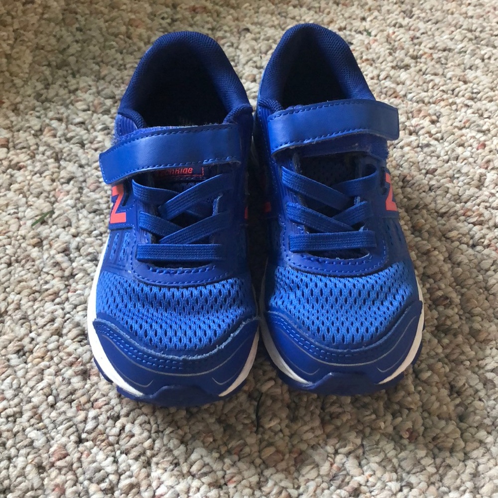 Gently used boy’s new balance sneakers